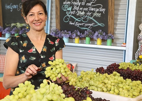 Road-Side-Stalls-Table-Grapes_l